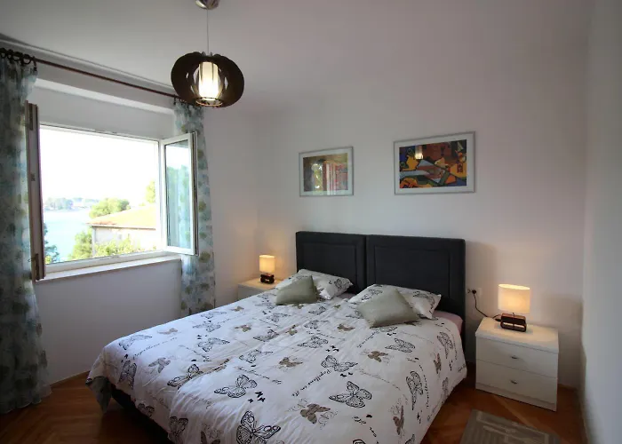 Charmantes Direkt An Der Promenade Von Mit Meerblick Poreč