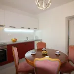 Apartment Charmantes Direkt An Der Promenade Von Mit Meerblick Porec