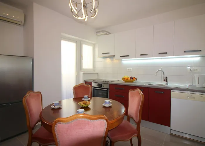 Charmantes Direkt An Der Promenade Von Mit Meerblick Apartmán