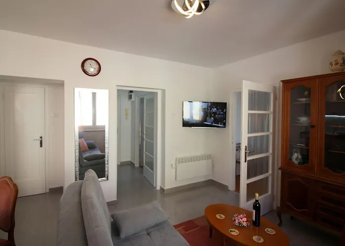 Charmantes Direkt An Der Promenade Von Mit Meerblick *