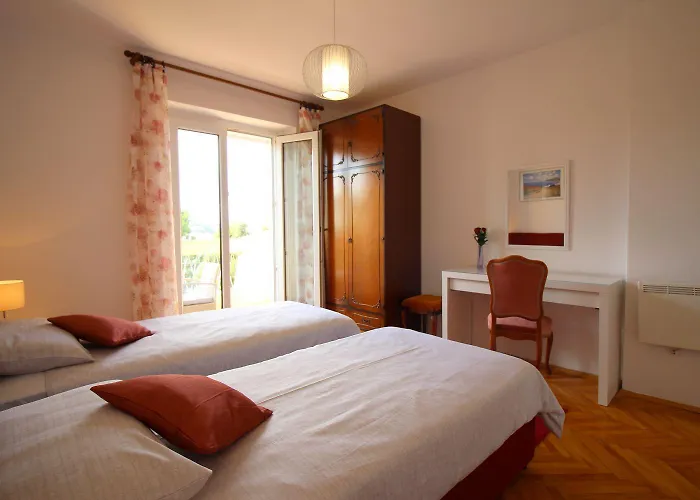 Charmantes Direkt An Der Promenade Von Mit Meerblick Poreč