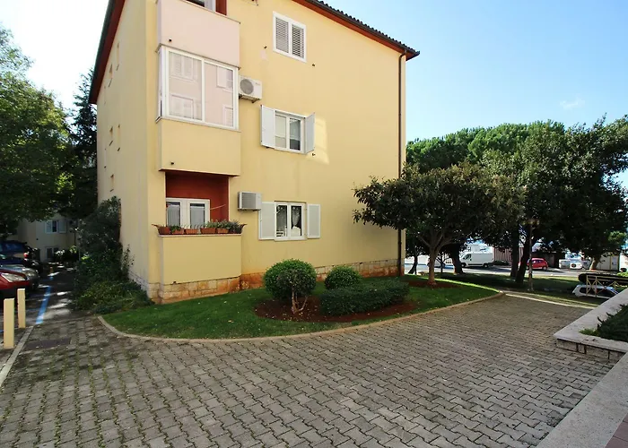 Charmantes Direkt An Der Promenade Von Mit Meerblick